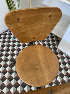 Ancien pupitre d'écolier avec chaise intégrée – chêne et métal – année