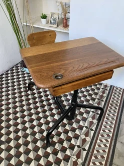 Ancien pupitre d'écolier avec chaise intégrée – chêne et métal – année