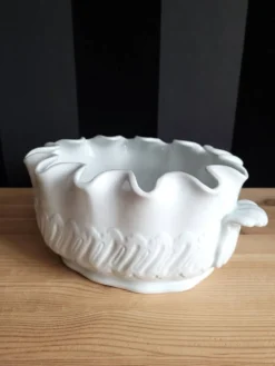 Ancien rafraichissoir en porcelaine blanche de Limoges