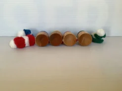4 anciens coquetiers en bois