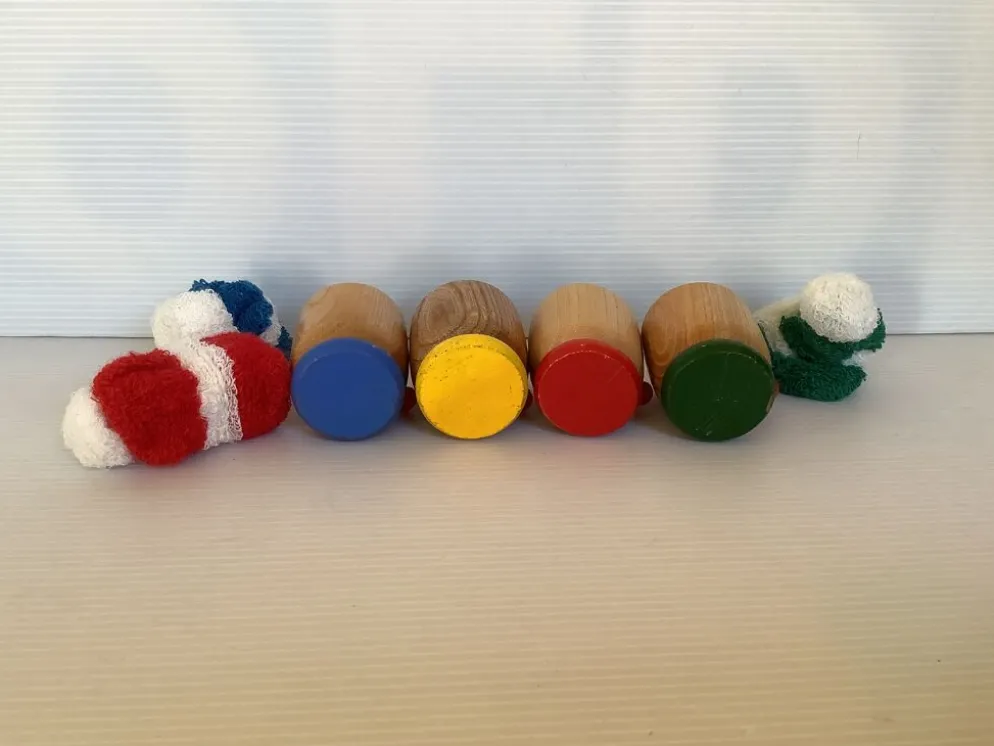4 anciens coquetiers en bois