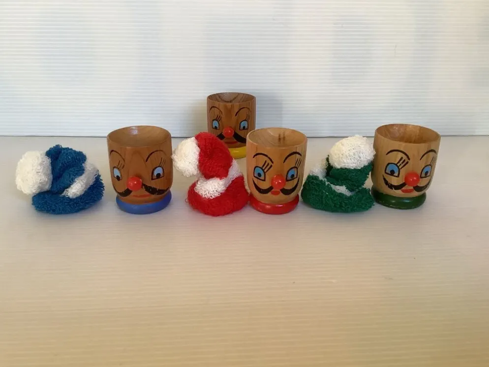 4 anciens coquetiers en bois