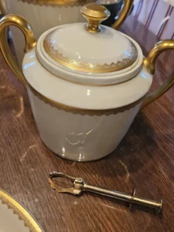 Ancien service A. Lanternier & Cie Limoges, 41 pièces, vers 1920-40