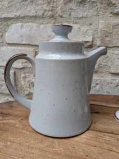 Ancien service à café avec 6 mazagrans et cafetière décor floral bleu
