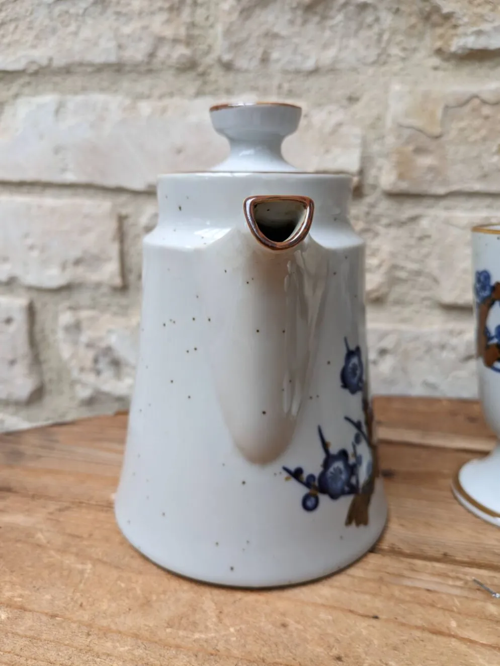 Ancien service à café avec 6 mazagrans et cafetière décor floral bleu