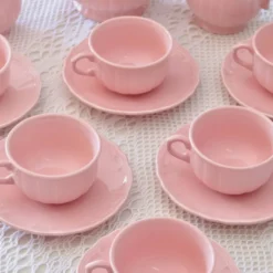 Ancien service à café de Salins-les-Bains en faïence rose