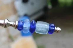 Ancien service à découper couteau et fourchette – manches en perles de verre bleu