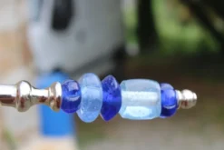 Ancien service à découper couteau et fourchette – manches en perles de verre bleu