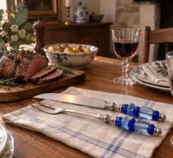 Ancien service à découper couteau et fourchette – manches en perles de verre bleu