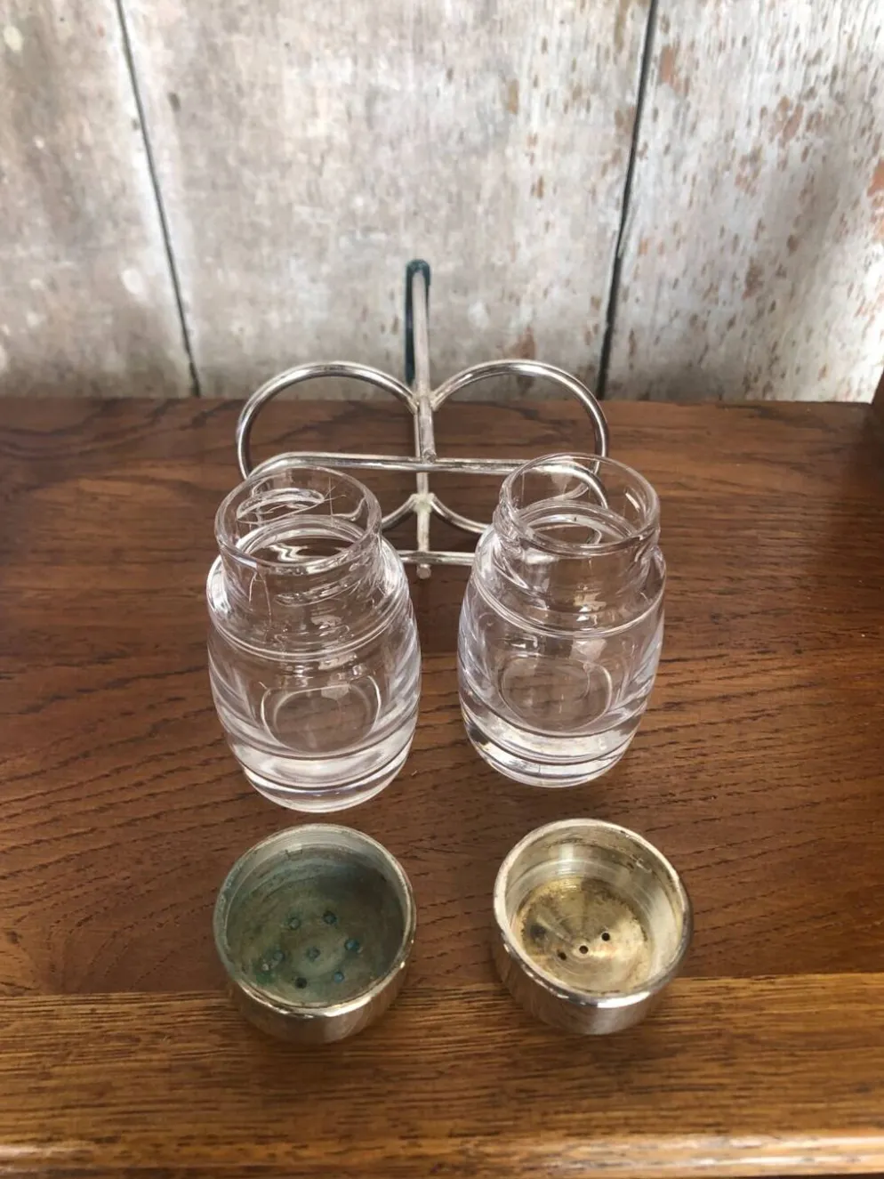 Ancien Service Salière Poivrière Verre Moulé + Métal Argenté Vintage