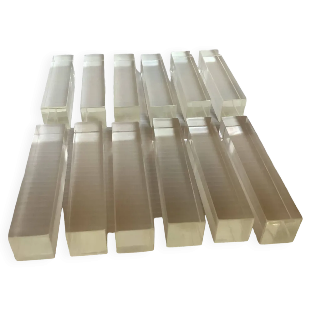12 anciens porte-couteaux en lucite