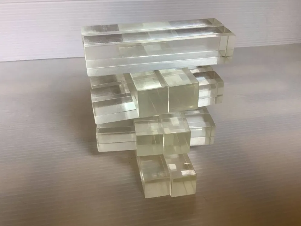 12 anciens porte-couteaux en lucite