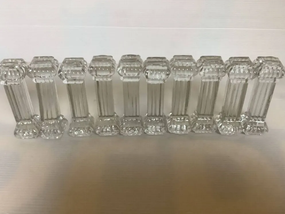 10 anciens porte-couteaux en verre moulé