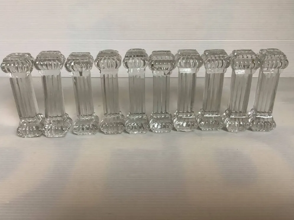 10 anciens porte-couteaux en verre moulé