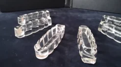 6 anciens porte-couteaux en verre moulé