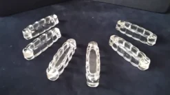 6 anciens porte-couteaux en verre moulé