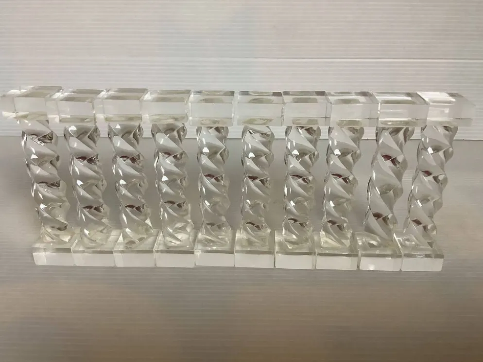10 anciens porte-couteaux torsadés en lucite