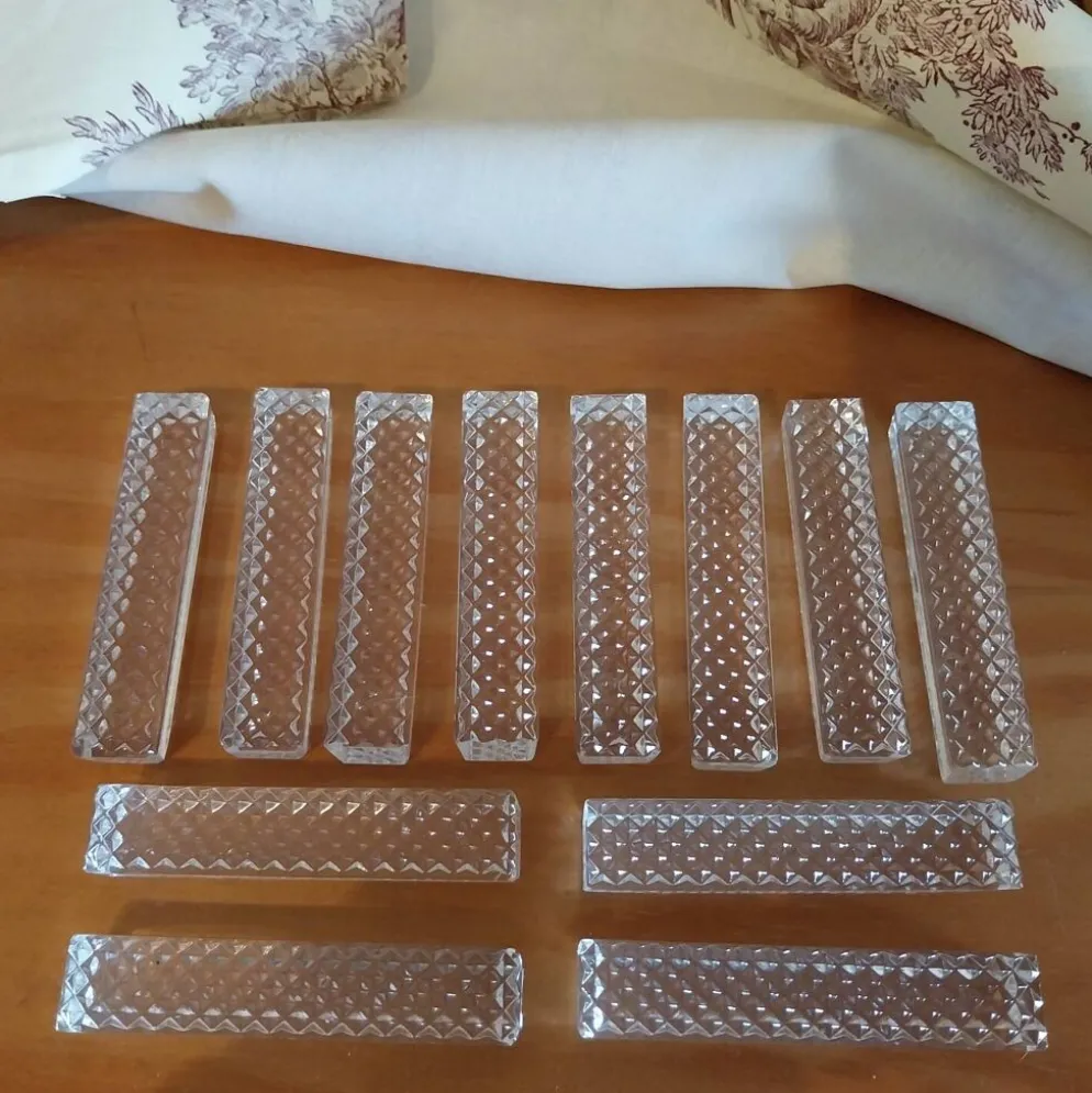 Anciens reposes couteaux en cristal