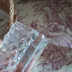 Anciens reposes couteaux en cristal