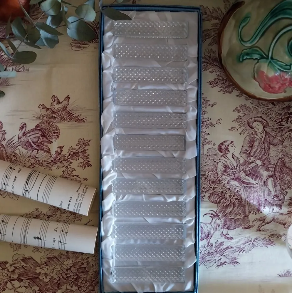 Anciens reposes couteaux en cristal