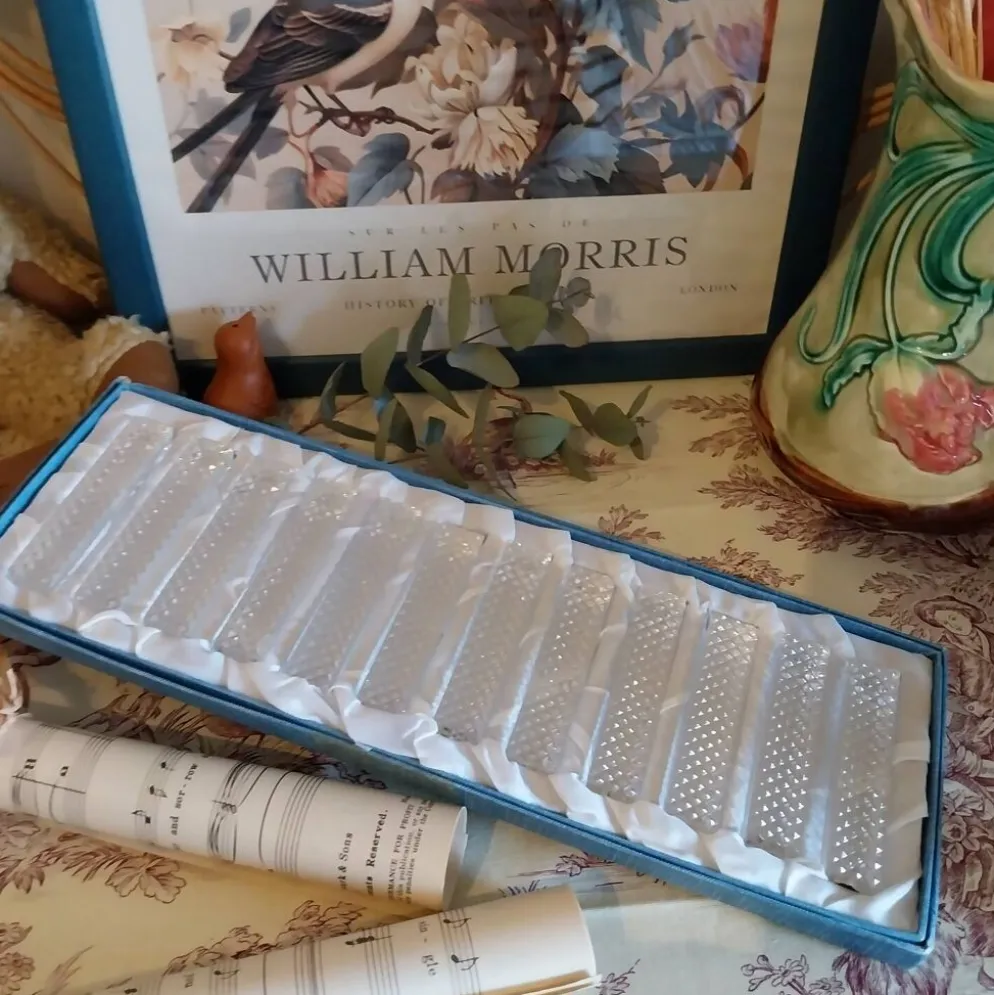 Anciens reposes couteaux en cristal