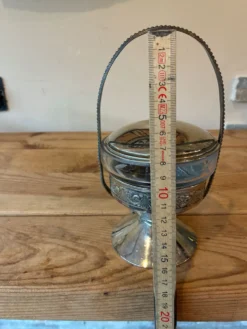Ancien sucrier / serviteur sur pied – Verre gravé & monture en métal a