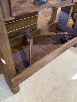 Ancien établi/console rénové – pièce unique pleine de caractère