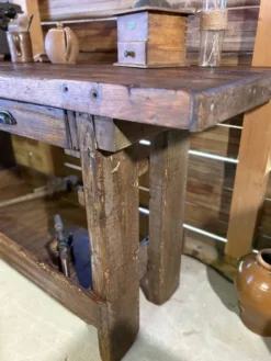 Ancien établi/console rénové – pièce unique pleine de caractère