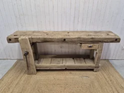 Ancien établi de menuisier