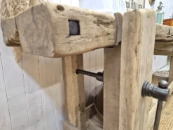 Ancien établi de menuisier
