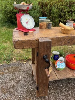 Ancien établi de menuisier restauré – Console / table d'appoint en bois mas
