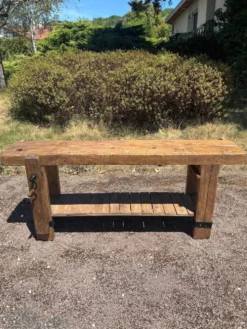 Ancien établi de menuisier restauré – Console / table d'appoint en bois mas