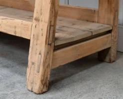 Ancien établi en sapin entièrement décapé, 1940