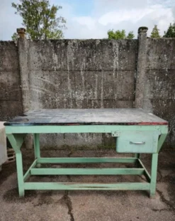 Ancien établi industriel en métal et bois