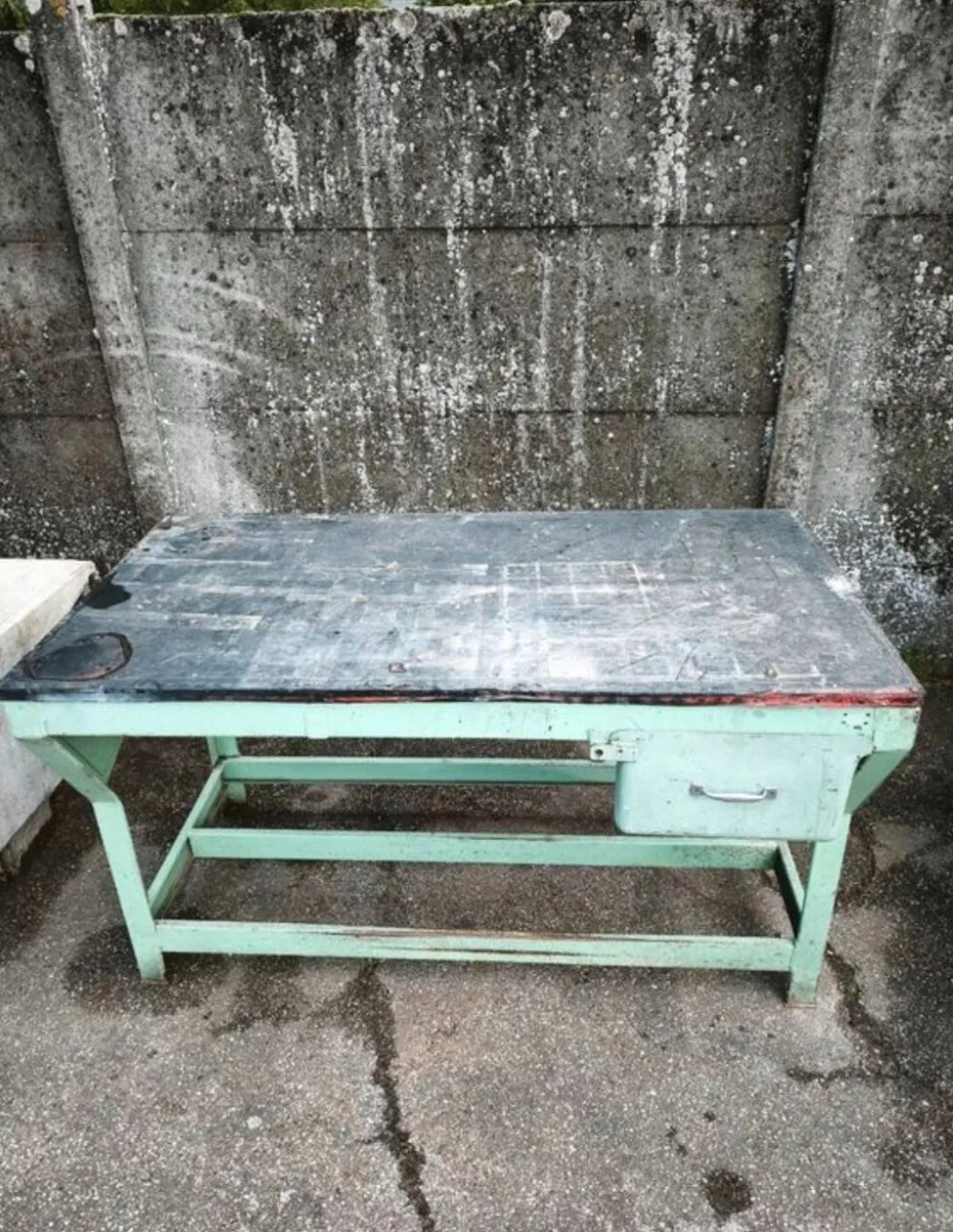 Ancien établi industriel en métal et bois