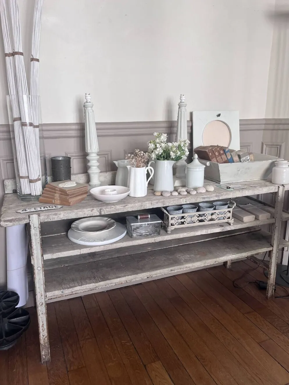 Ancien établi, meuble de métier en bois et métal