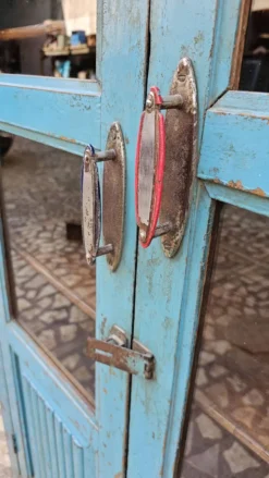 Ancien vaisselier Art déco en teck birman