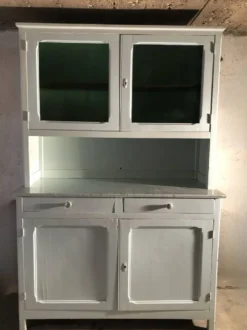 Ancien vaisselier en bois