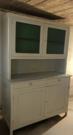 Ancien vaisselier en bois