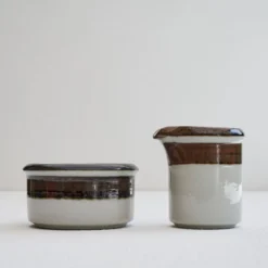 Anja Jaatinen-Winqvist 'Karelia' Milch- und Zuckerset pour Arabia Finland, années 1970