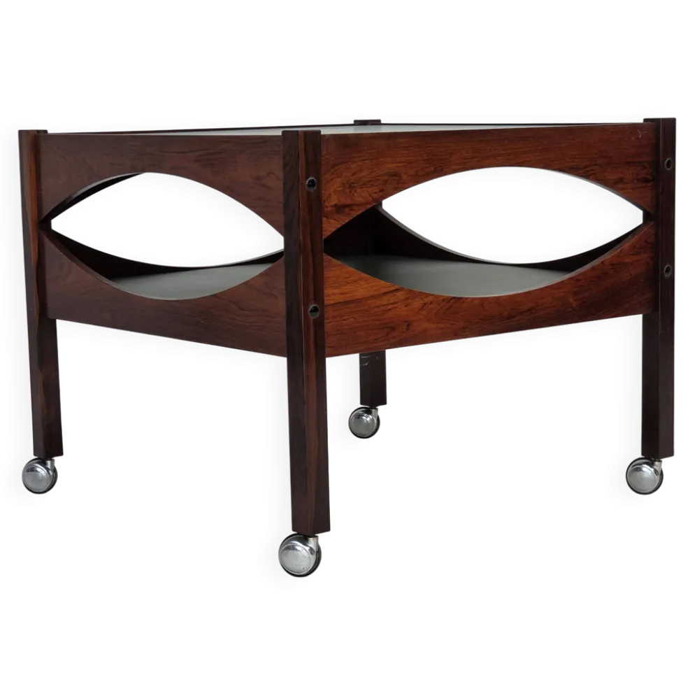 Années 1970, design danois par Kristian Vedel. Table d'appoint modèle "Modus", en bois de teck.