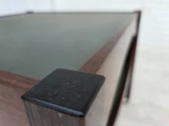 Années 1970, design danois par Kristian Vedel. Table d'appoint modèle
