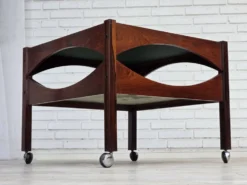 Années 1970, design danois par Kristian Vedel. Table d'appoint modèle