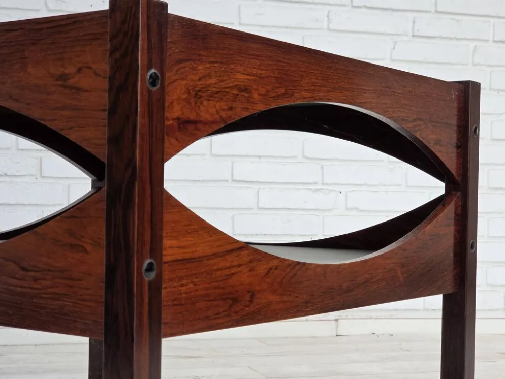 Années 1970, design danois par Kristian Vedel. Table d'appoint modèle "Modus", en bois de teck.