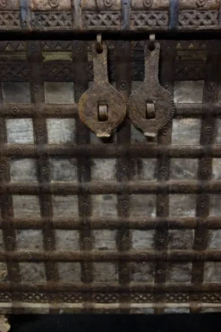 Antique coffre de mariage bois et fer, Inde, XIXème