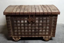 Antique coffre de mariage bois et fer, Inde, XIXème