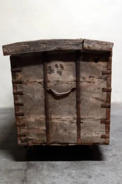 Antique coffre de mariage bois et fer, Inde, XIXème