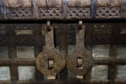 Antique coffre de mariage bois et fer, Inde, XIXème