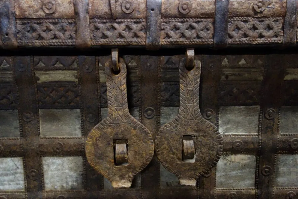 Antique coffre de mariage bois et fer, Inde, XIXème
