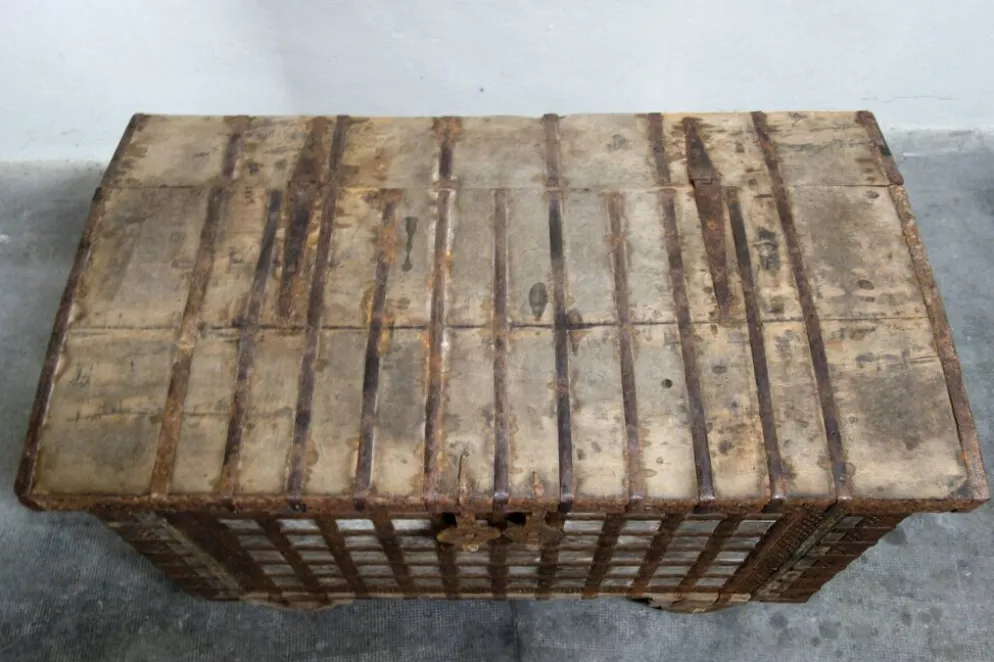 Antique coffre de mariage bois et fer, Inde, XIXème